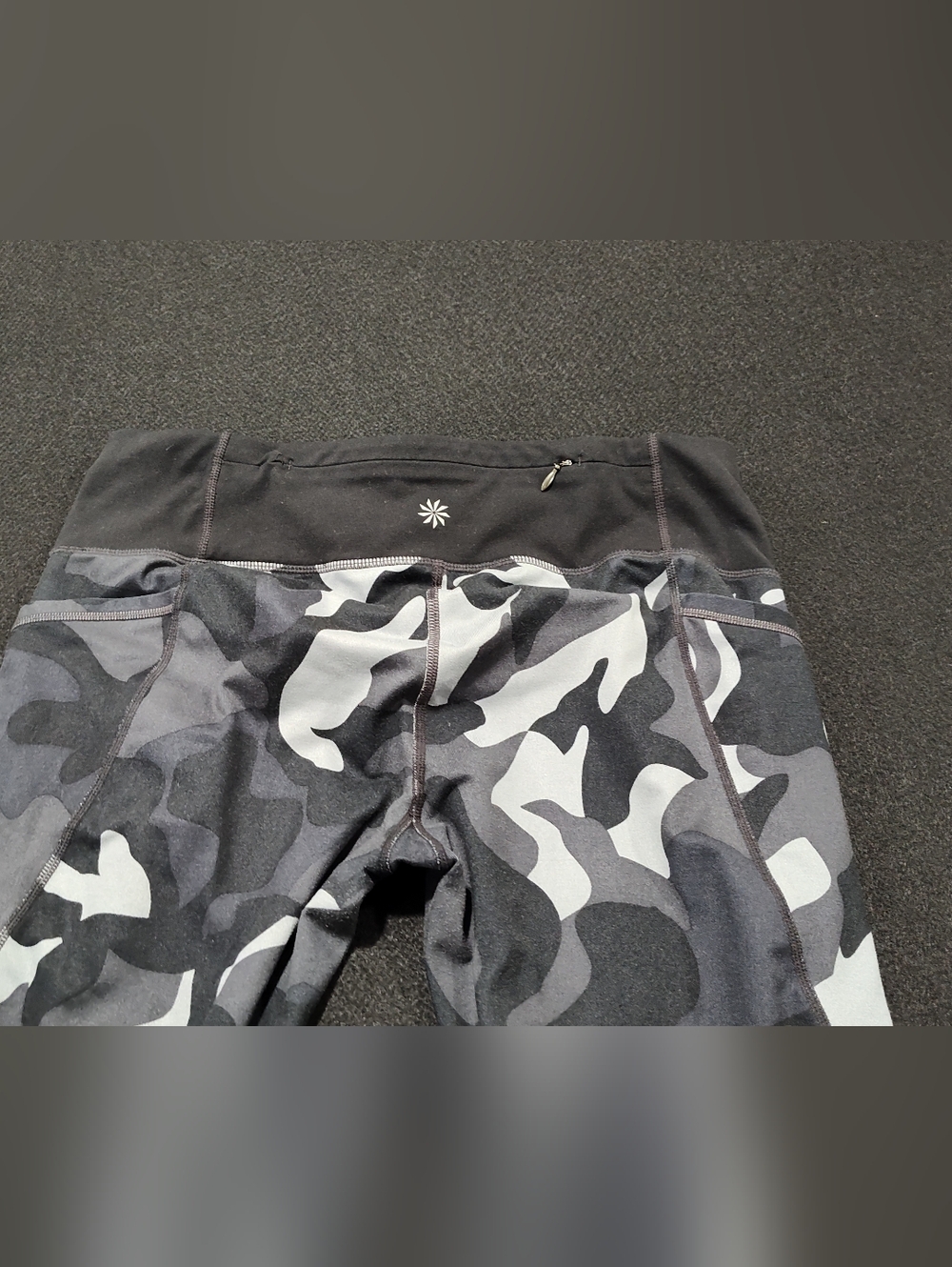 Athleta Shadow Camo Relay 2.0 Capri Leggings Womens Size LP Includes Pockets - Picture 6 of 13